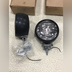 Peterson Mfg. Co Part#: 3320 Sealed Beam Light Lamp w/Bracket, 620W
New